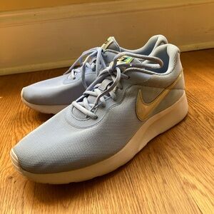 Nike Light Blue Tanjun Tennis Shoes with Silver Swoosh